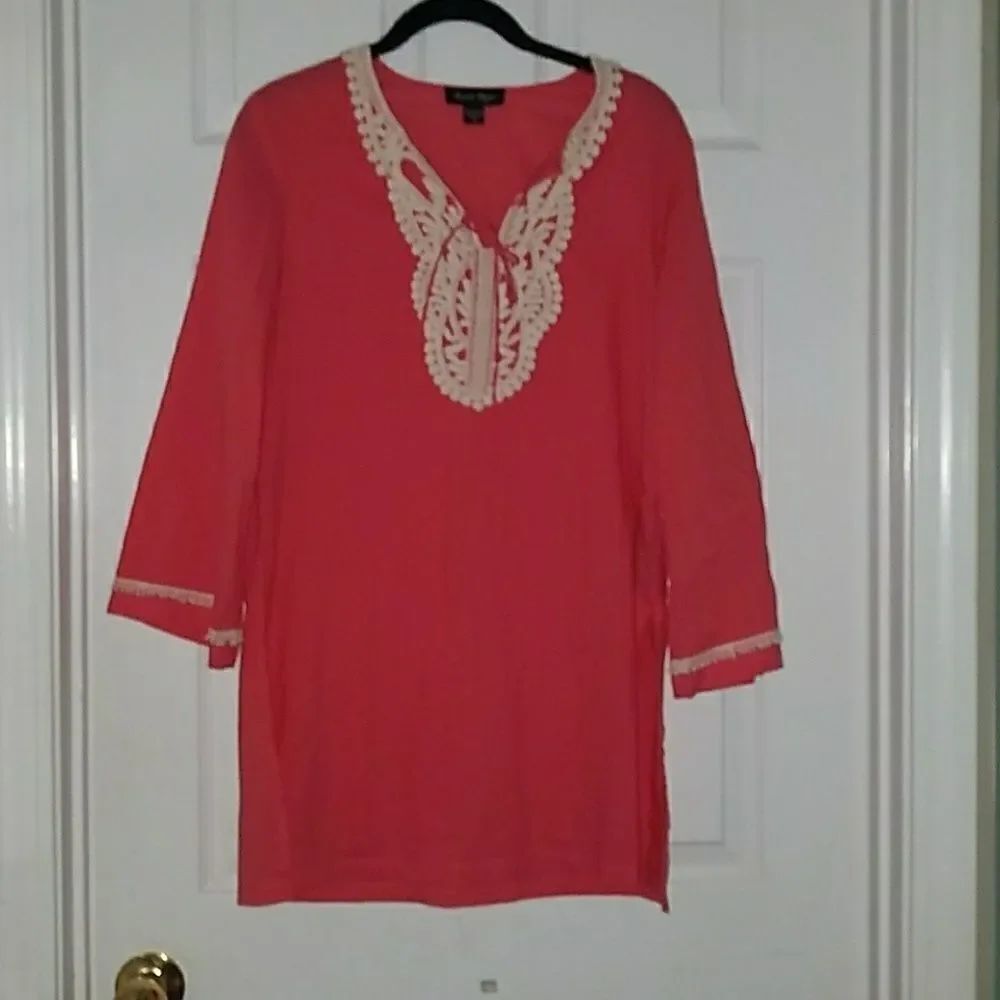 Charlie Paige tunic coral embossed collar Sz S